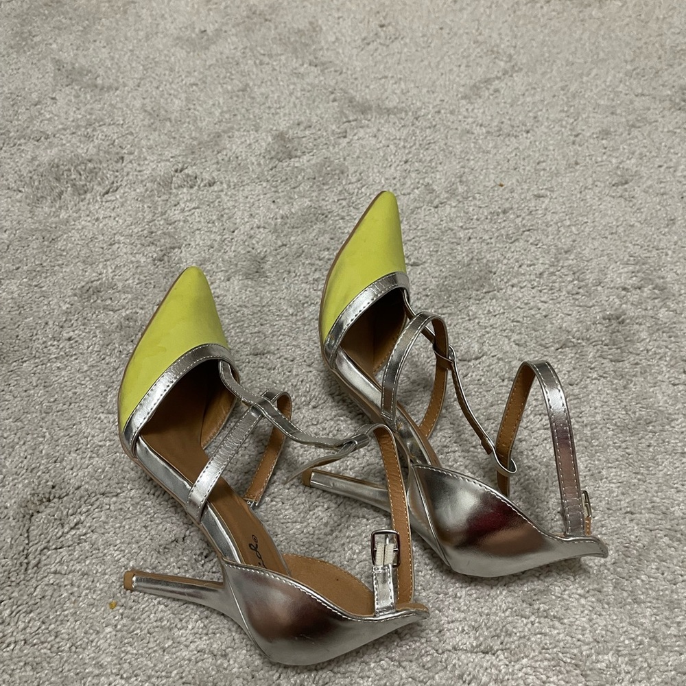 SHOE - Picture 4 of 5